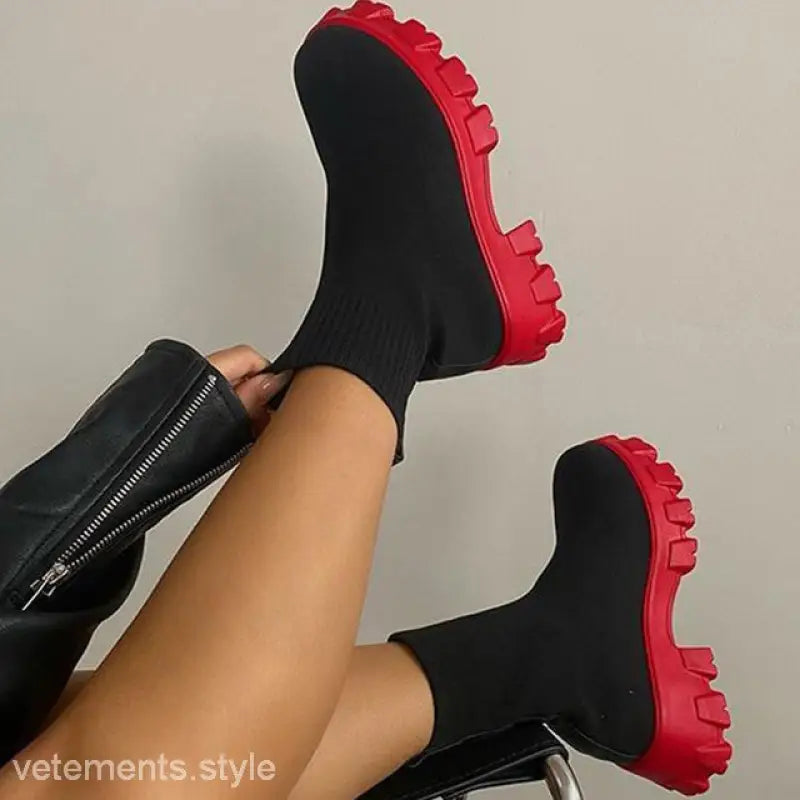 STYLISH PLATFORM HEELED BOOT-VETEMENTS