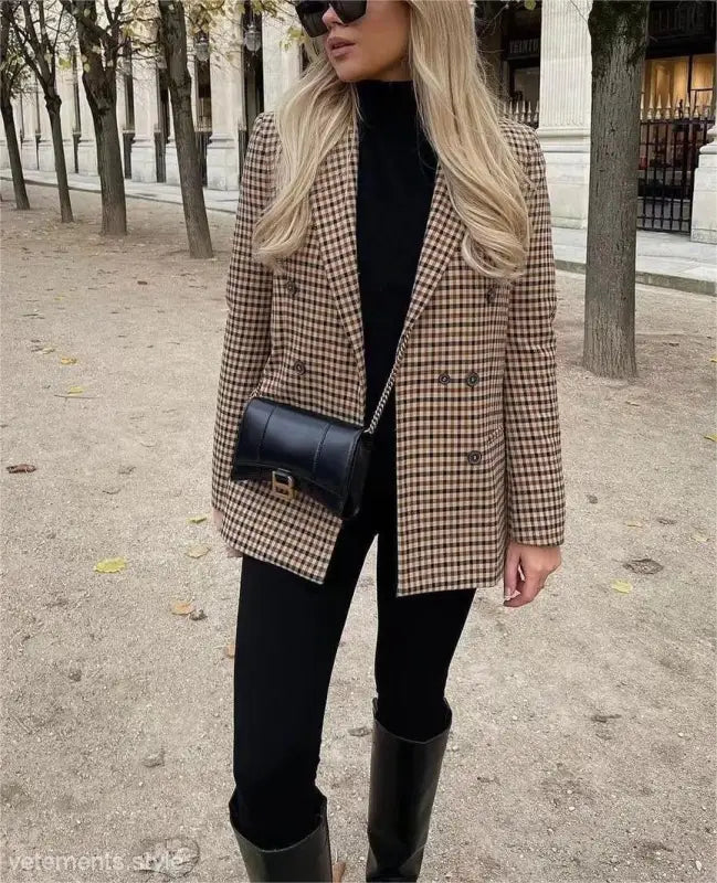 Woman wearing a vintage single breasted plaid blazer outfit for Spring and Fall