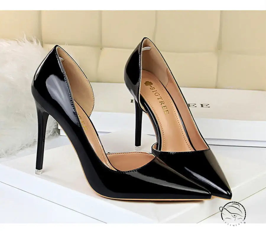 Black patent leather simple stiletto heel pumps with pointed toes