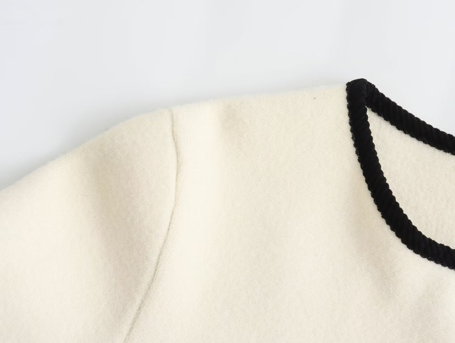 Langry classic binding Korean velvet knitted cream hoodie with black trim