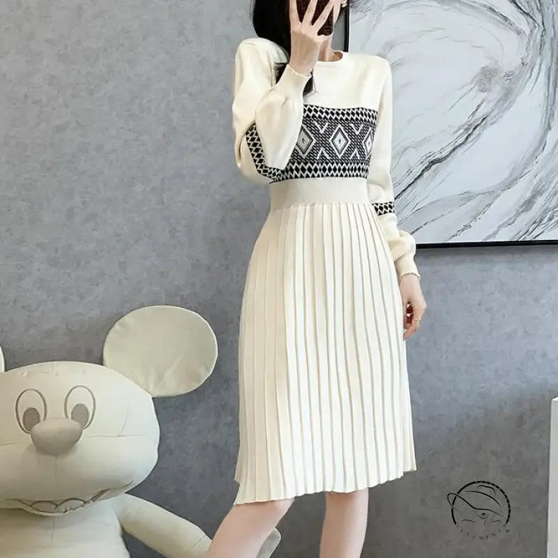 Classic knitted dress in cream-colored, long-sleeved, pleated knit