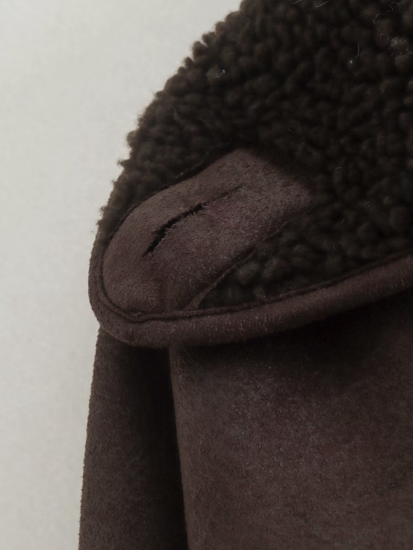 Elegant langry brown suede fashion jacket with fur lining and zipper detail