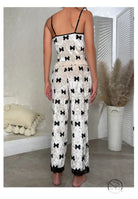Bowknot velvet pajamas in white crushed velvet with black bow print and lace trim