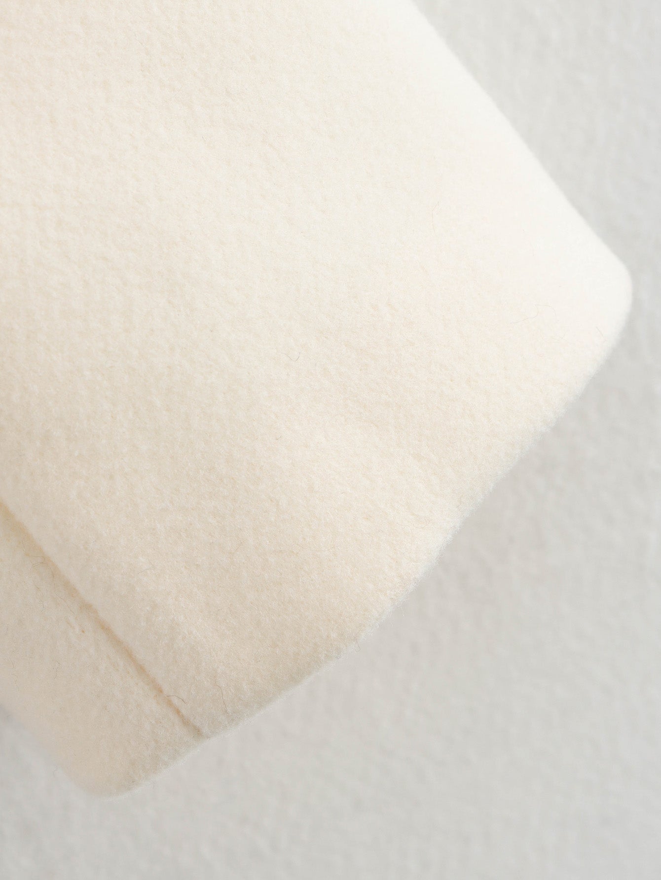 Langry fashion cream-colored fluffy bath sponge for cozy woolen coat