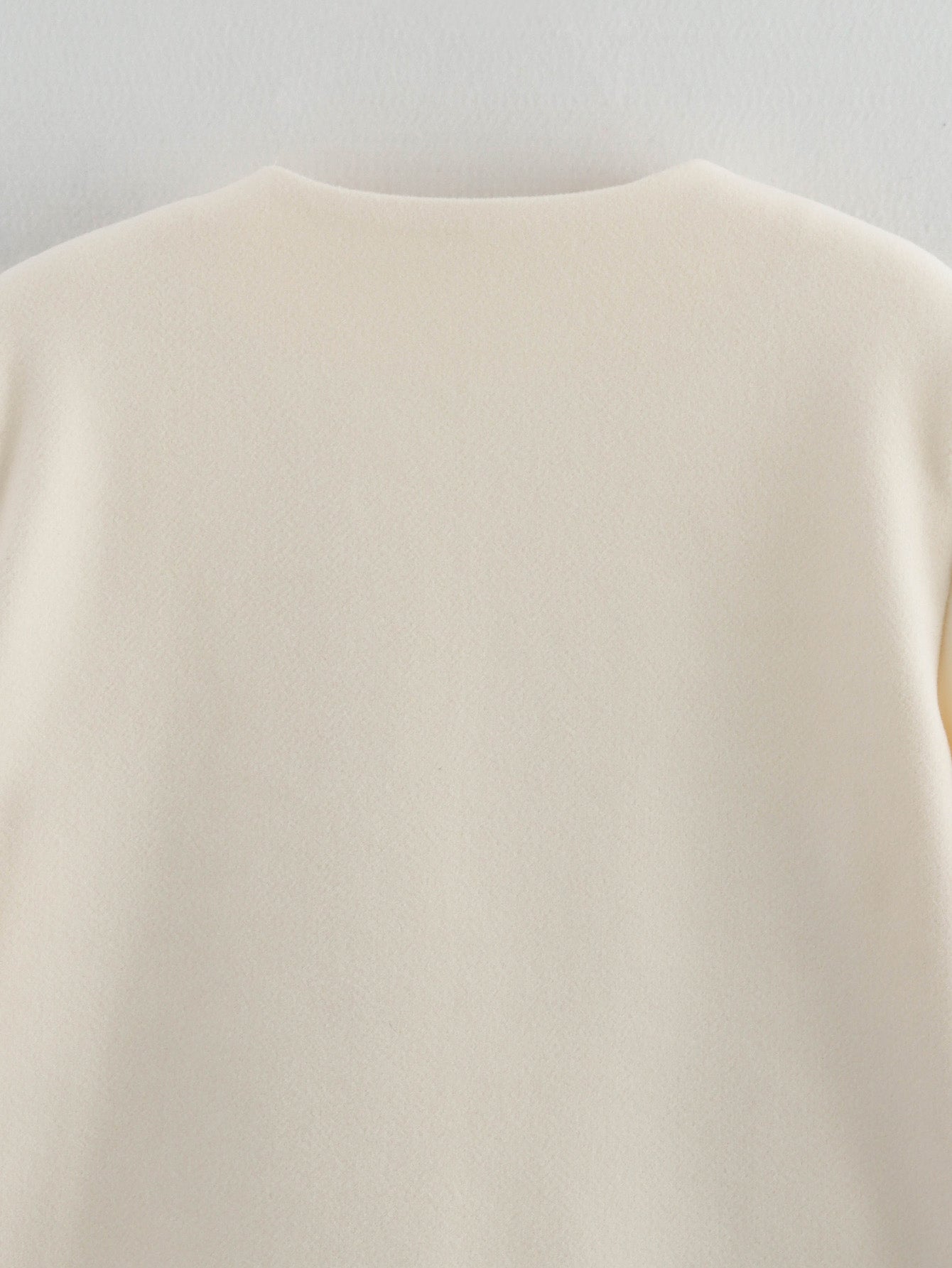 Cozy Langry cream crew neck woolen sweater with ribbed cuffs