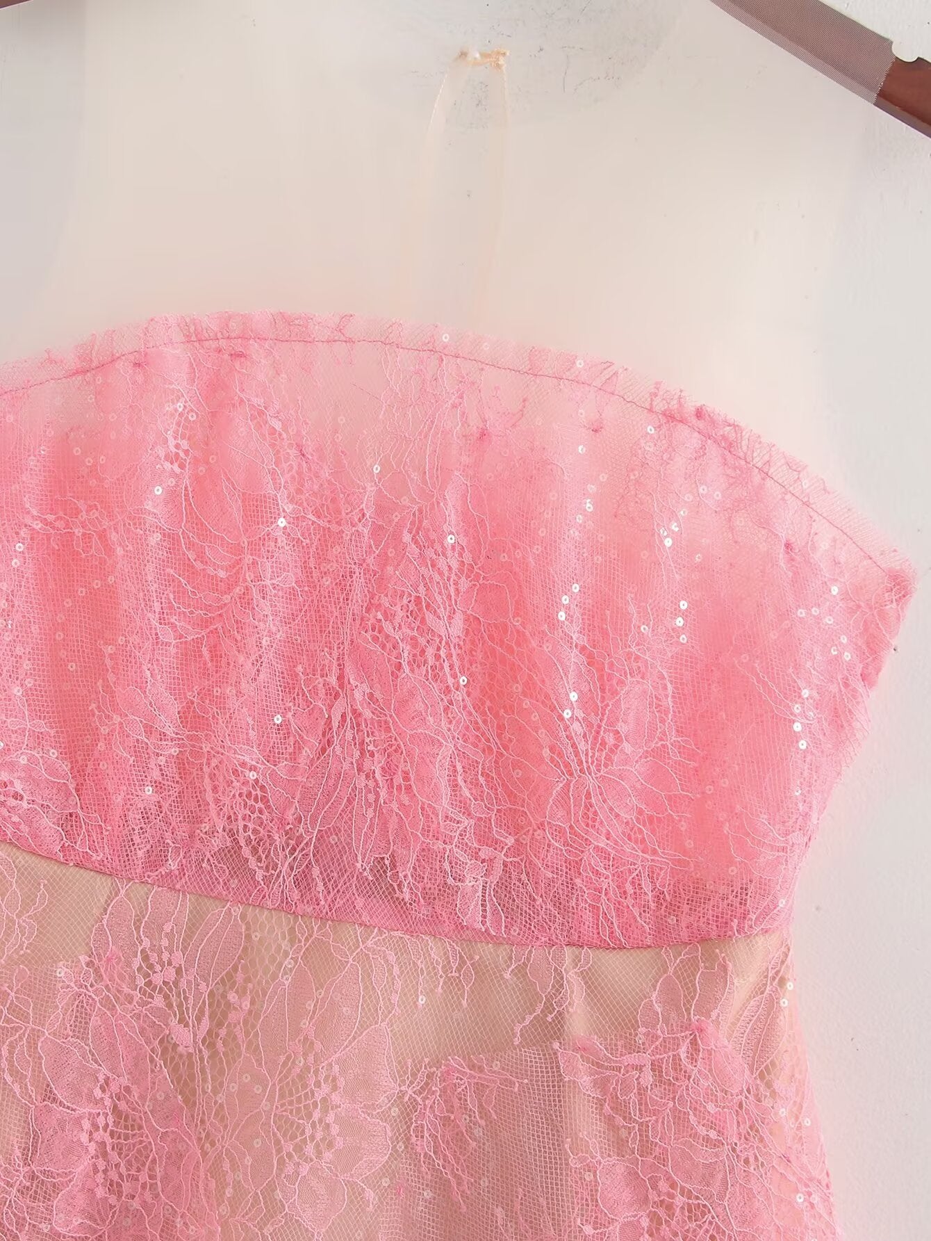 Elegant floral lace patchwork tulle dress in pink lace strapless design for stylish fashion