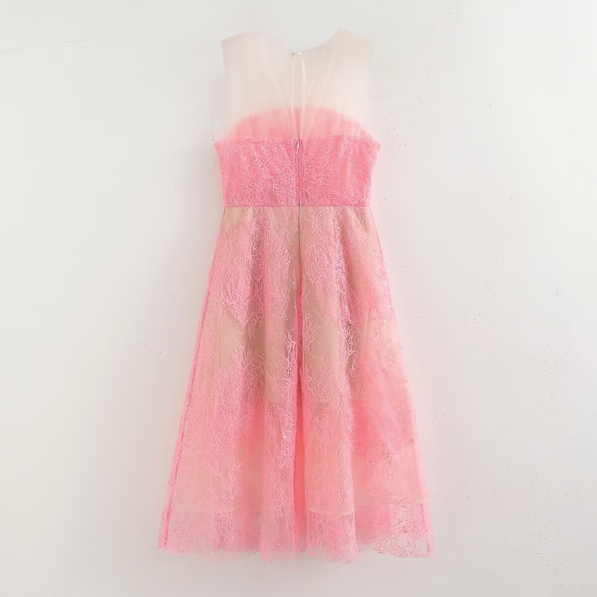 Elegant floral lace patchwork tulle dress in pink lace for fashionable, stylish ملابس