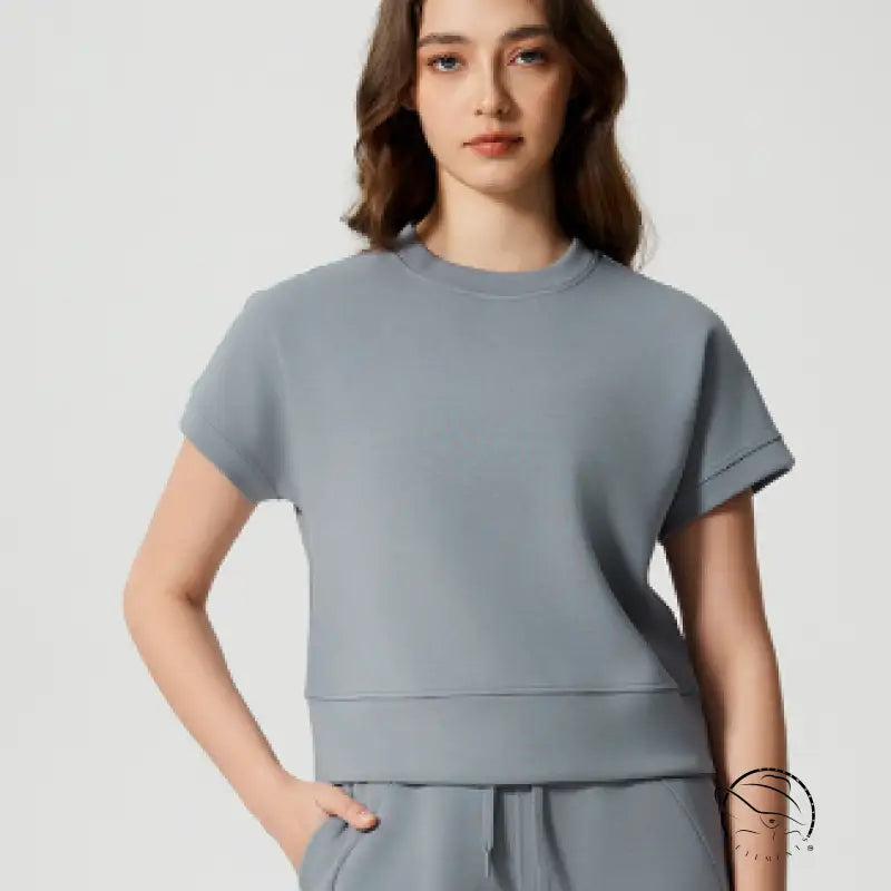 Gray loose fitness yoga t-shirt with short sleeves