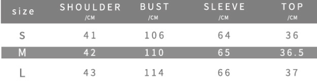 قميص بولو مخطط باللونين الأبيض والأسود من Langry مع ياقة معطف قصيرة من الجلد الصناعي