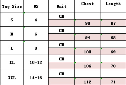 سترة جلدية صناعية عصرية بتصميم قوطي مع قميص بولو مخطط باللونين الأزرق والأبيض
