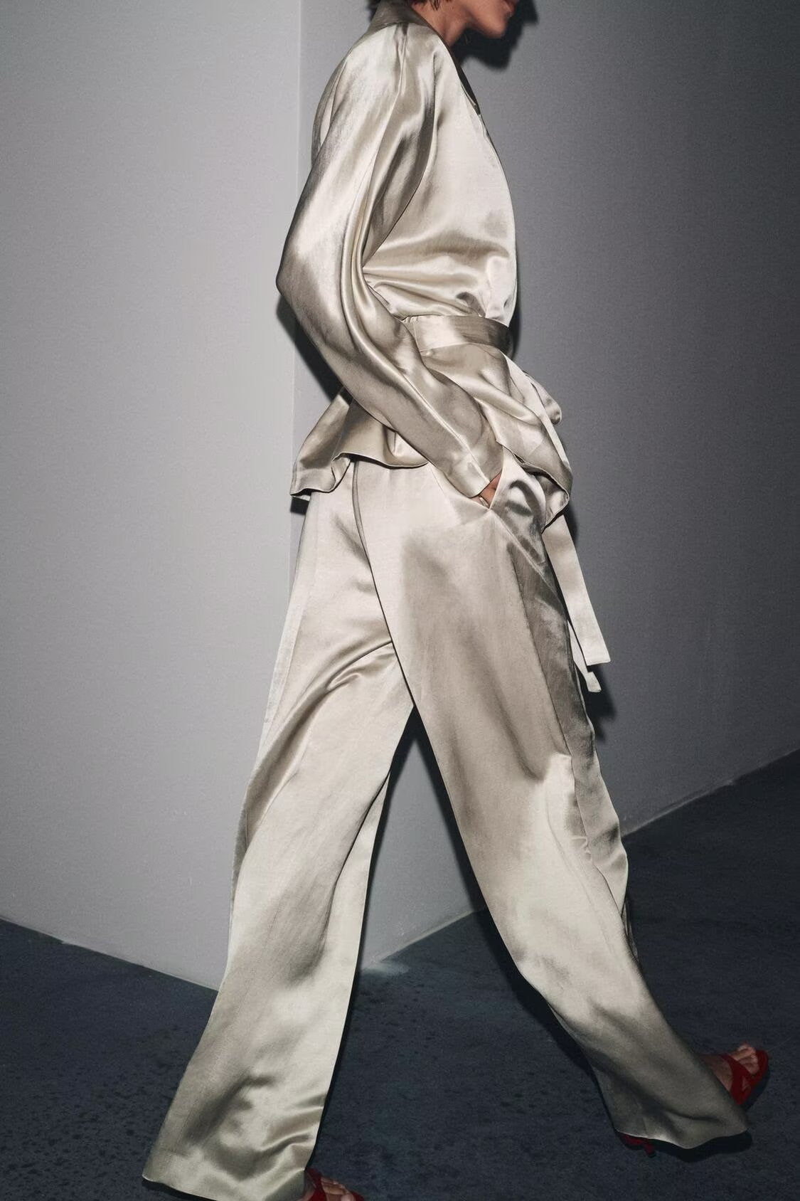 Elegant langry fashion satin robe with wide-leg pants and red shoes set