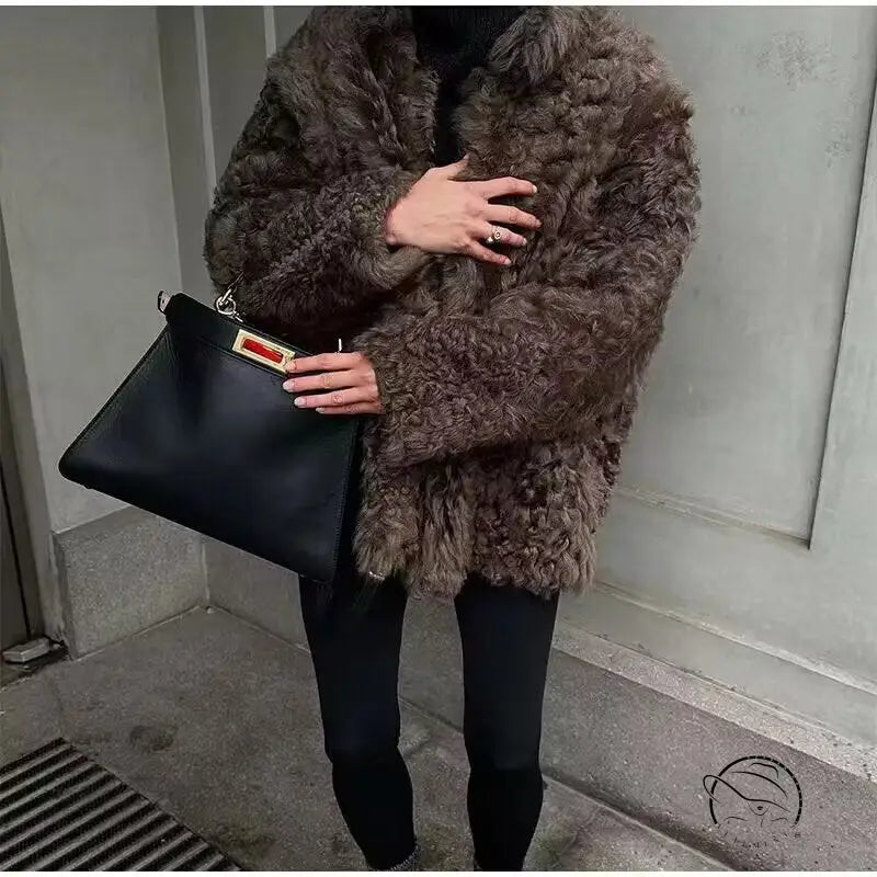 Casual big fur terry coat with brown fur, black leather handbag, red tag
