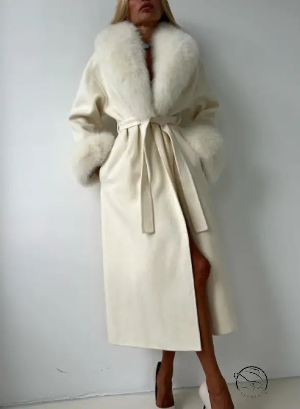 Elegant langry fashion white woolen coat with big fur collar and belt