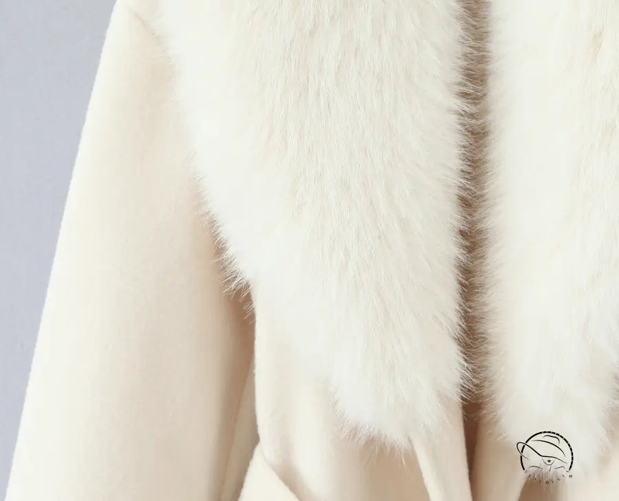 Elegant langry fashion white woolen long coat with cream fur vest