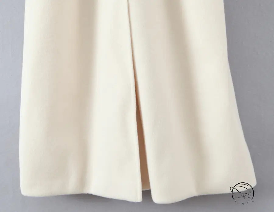 Elegant white woolen coat with cream-colored pleated skirt and slit, langry fashion ملابس