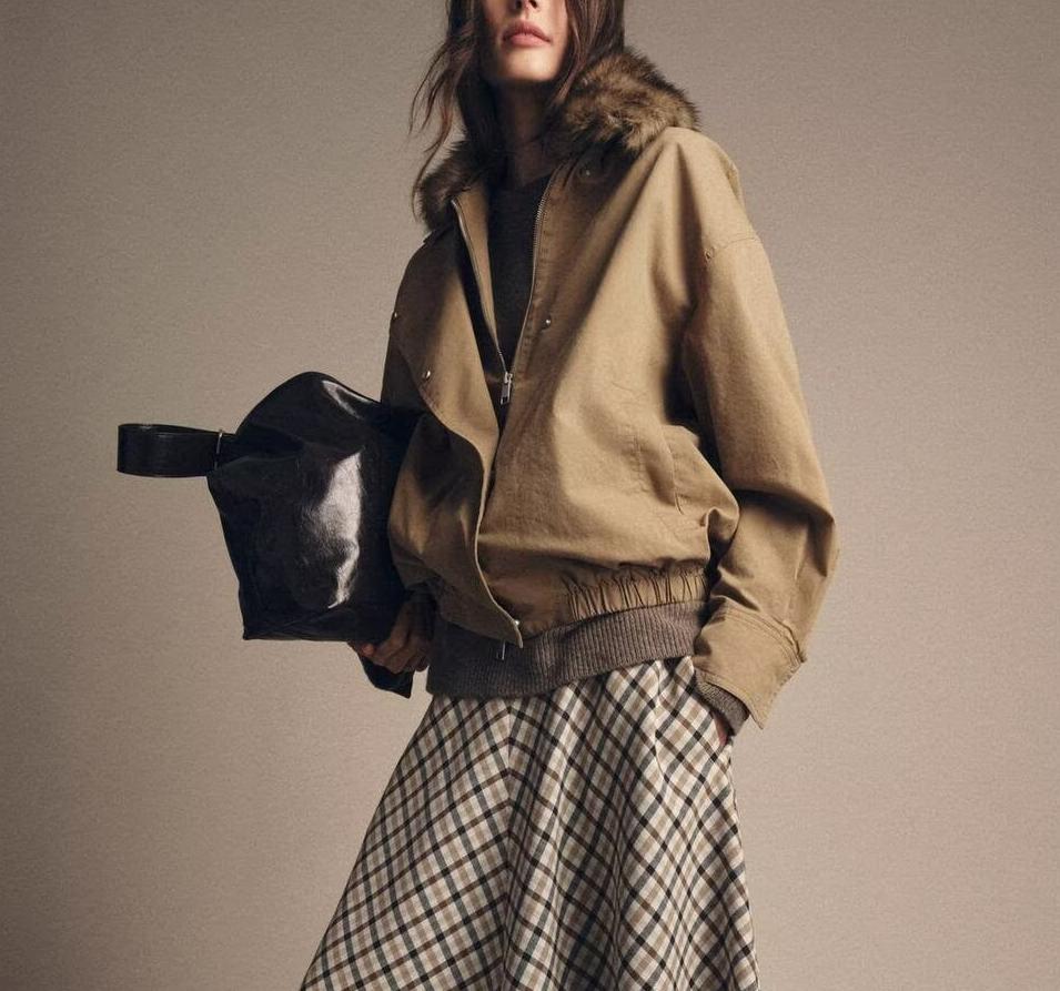 Elegant Langry fur collar bomber jacket in brown with plaid skirt