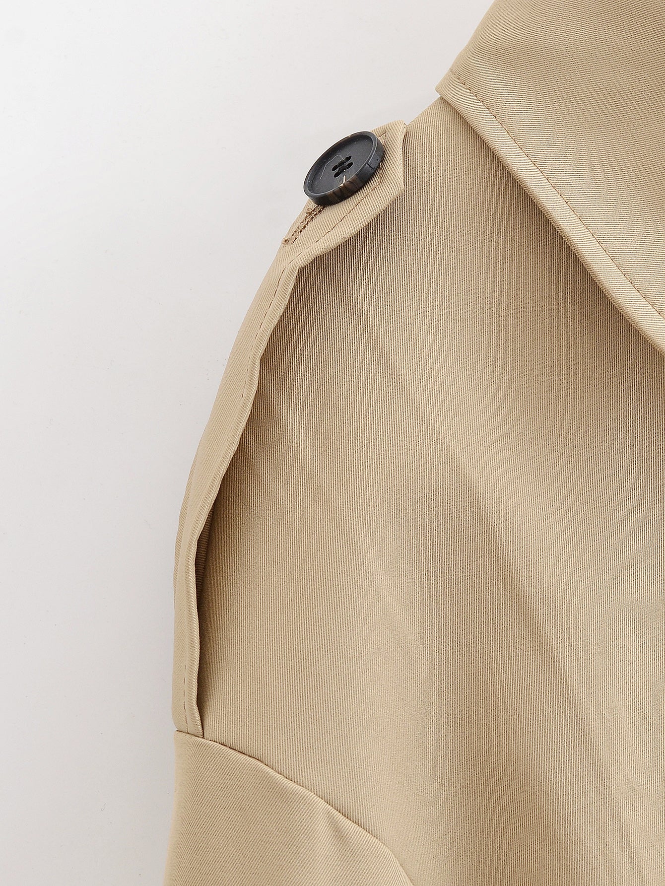 Enchanting Langry short khaki trench coat in beige with black buttons