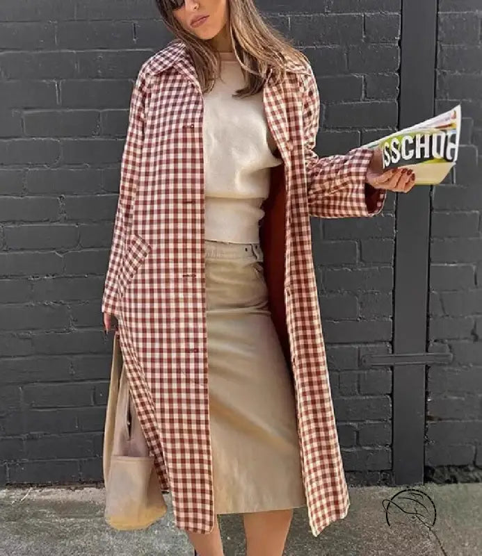 Casual plaid trench coat in wool with oversized sleeves and flowing silhouette