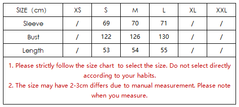 قميص بولو مخطط باللونين الأبيض والأسود من Langry Fashion مع ياقة قائمة وأساور مضلعة