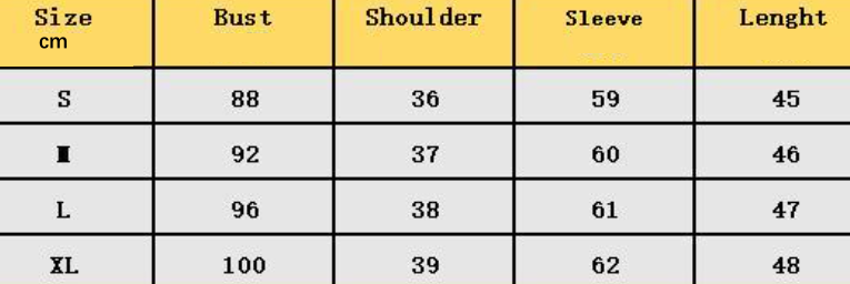 قميص بولو مخطط باللون الأصفر والأسود مع جدول المقاسات، وسترة داكنة عصرية لفصل الخريف.