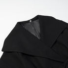 Elegant langry black wool coat with wide collar and satin lining for winter fashion