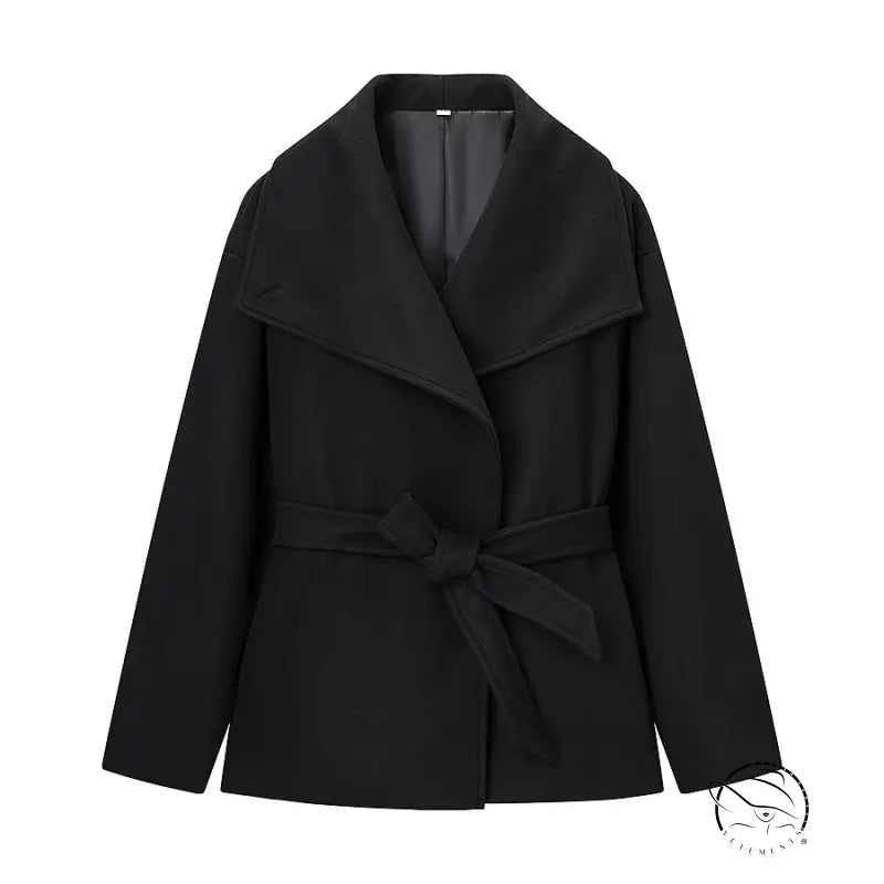 Elegant woolen coat: black wool with wide lapel and tie belt