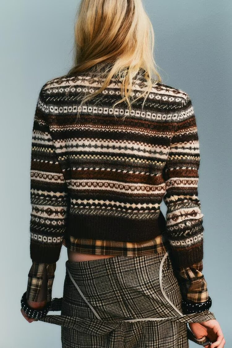 Cute Langry fashion jacquard sweater in brown white pattern with black accents