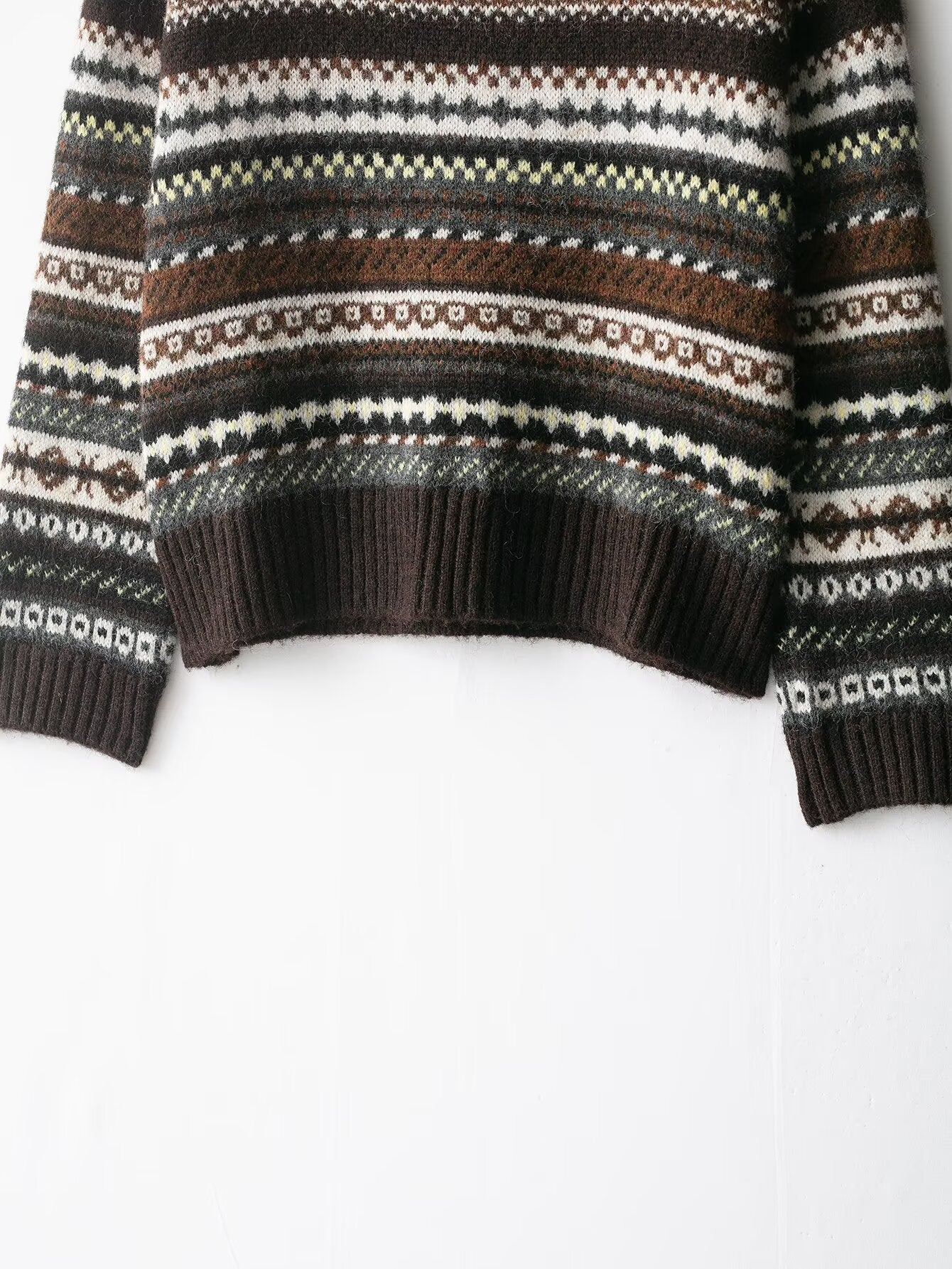 Cute Design Jacquard Sweater in Brown and White Stripes