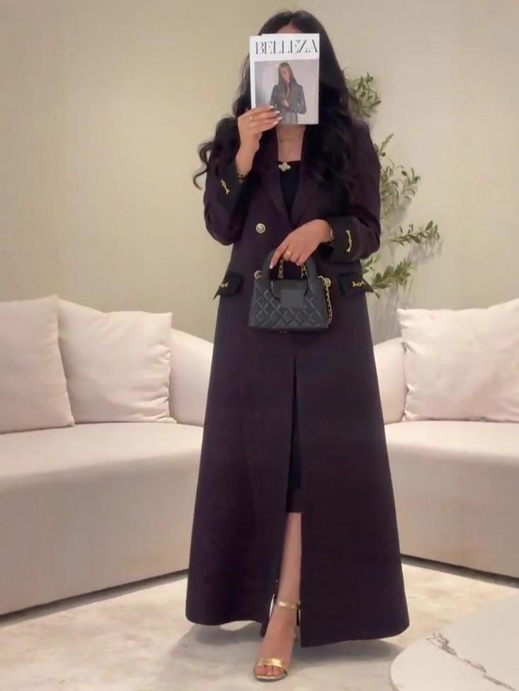 Black quilted handbag with gold-tone chain strap in Langry fashion trench coat