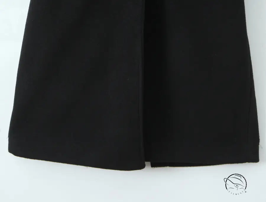 Langry fashion black pleated skirt with hem slit in woolen coat