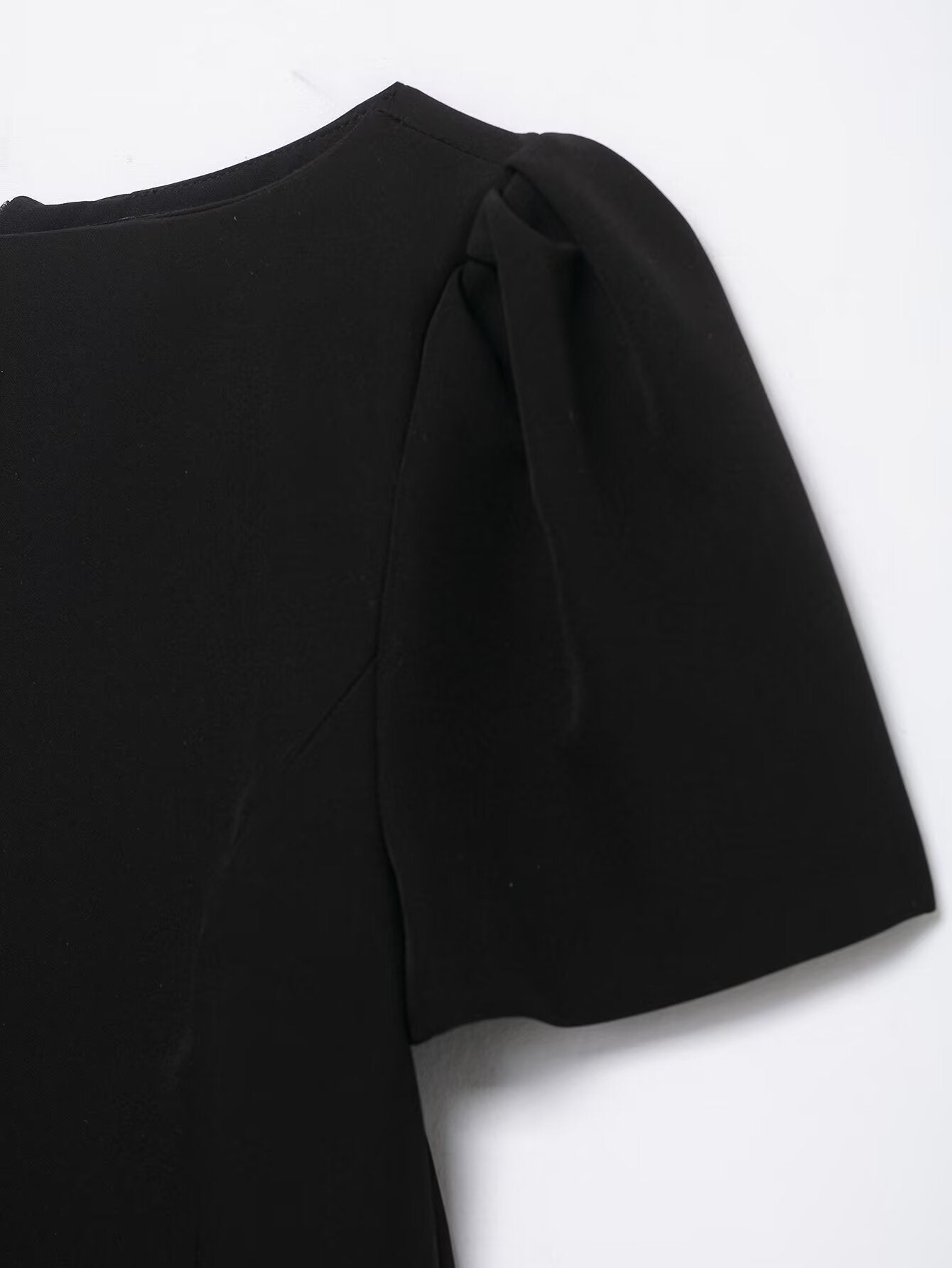 Enchanting Langry black fashion dress with puffed short sleeves and pleated pockets