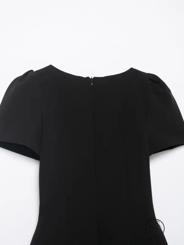 Enchanting short pleated pocket dress in black with puffed sleeves