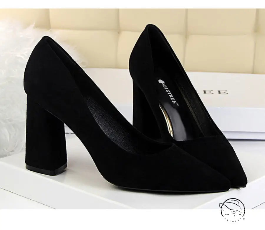 Black suede block heel pumps in Langry fashion style