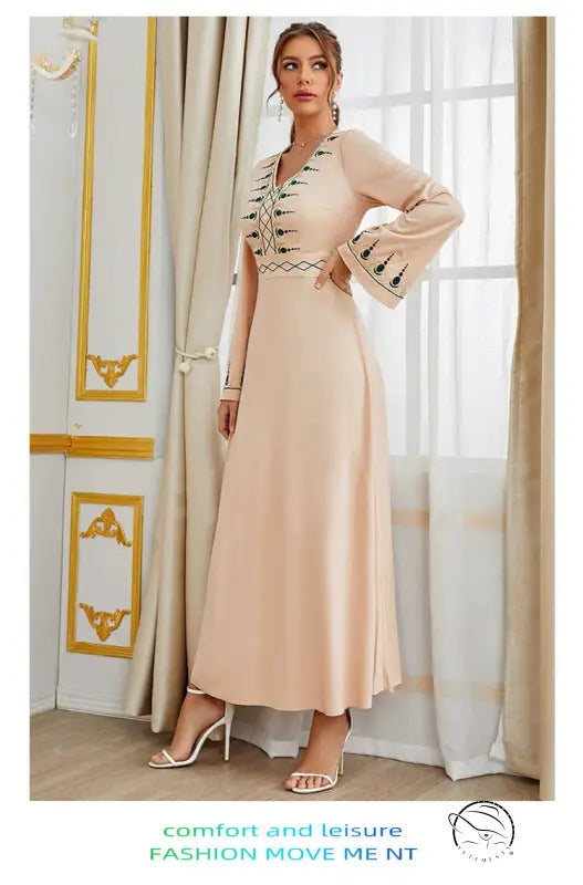 Elegant V-neck high-waist langry fashion maxi dress with green embroidery