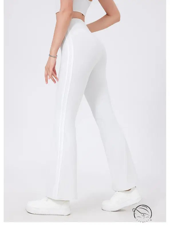 White high waist yoga pants with peach hip raise flared design