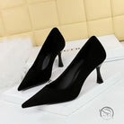 Elegant black patent leather pointed toe thin high heels in langry fashion