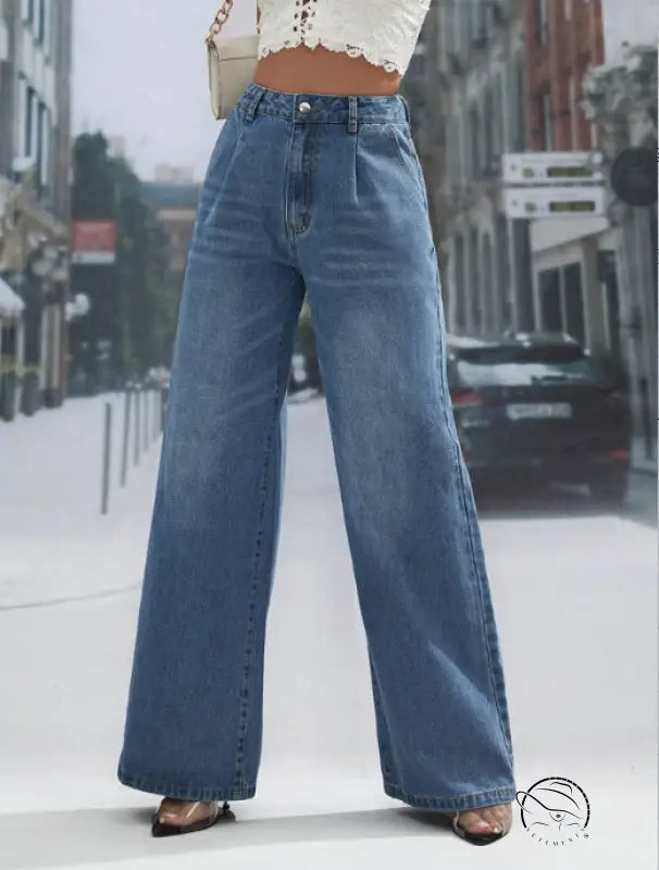 High-waisted wide leg blue jeans with pleats, fashionable figure flattering denim