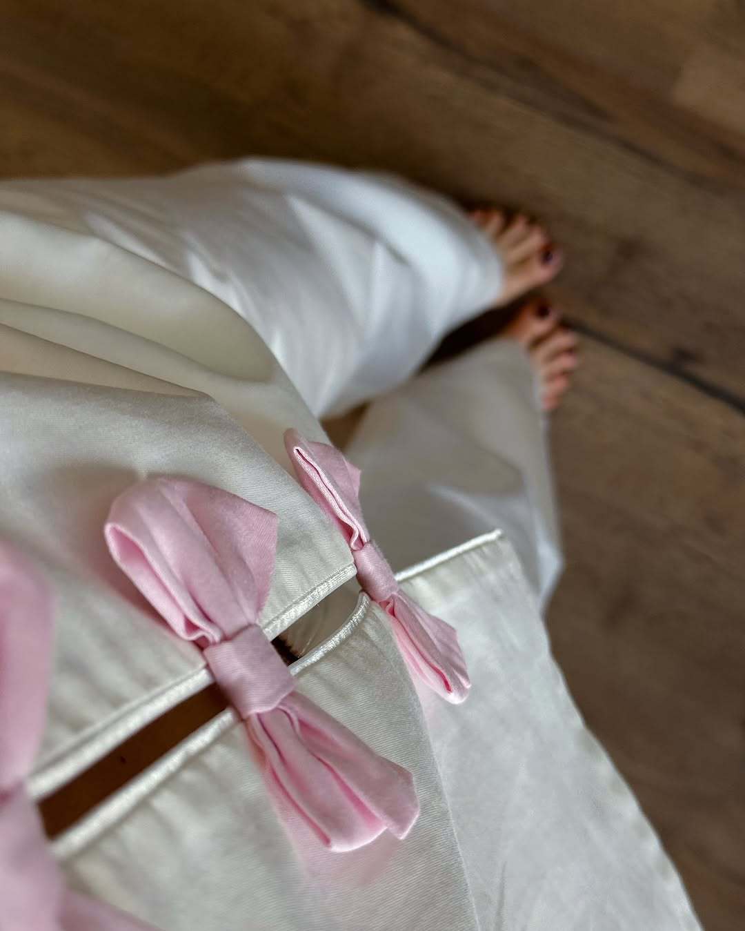 White and pink satin ribbon bow on Langry fashion pajamas set