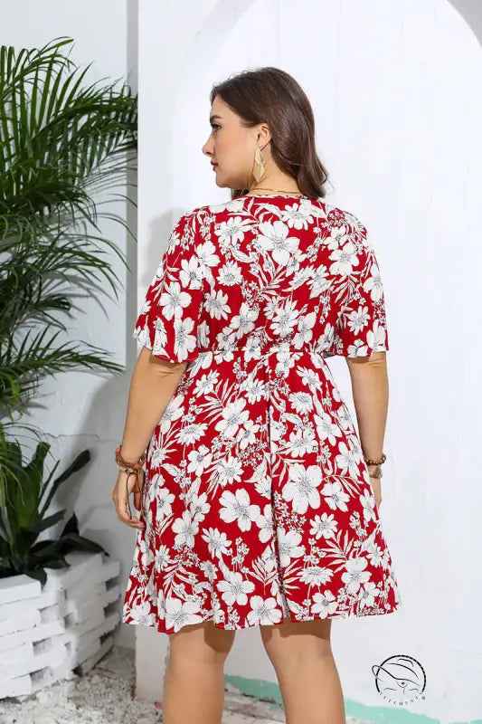 Casual V neck loose dress in red and white floral print with short sleeves and tiered skirt