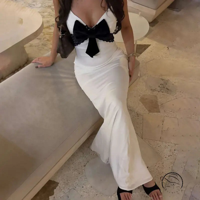 Elegant langry white lace evening gown with black velvet bow and high slit