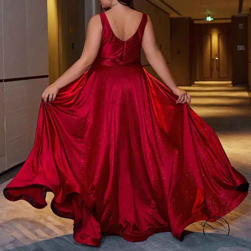 Elegant slim fit party dress in red satin evening gown