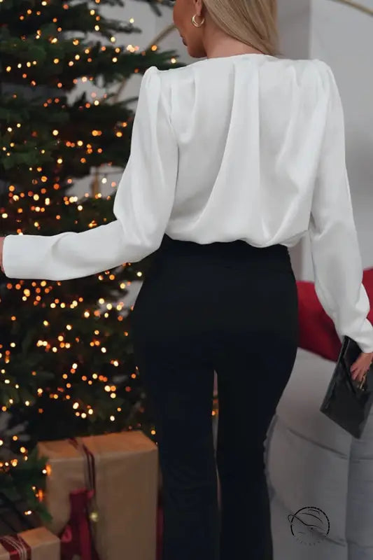 Floral decoration shirt top: white long-sleeved blouse with shoulder pads and black pants