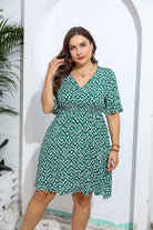 Green and white geometric print Casual V Neck Loose Dress for trendy fashion enthusiasts