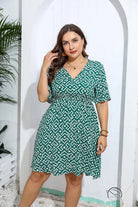 Casual v neck loose dress in green white geometric print