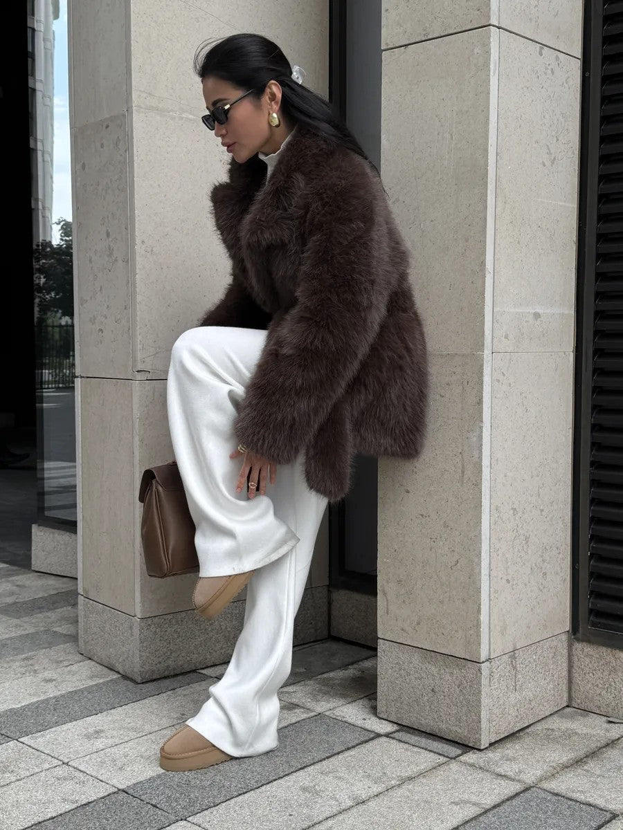 Thickened faux fur mid-length Langry fashion coat with brown fur, white pants, tan shoes