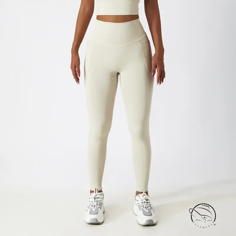 Cream-colored high-waisted yoga pants with white sneakers for langry fashion