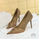 Fashionable beige stiletto heels with bow and pointed toe from Langry