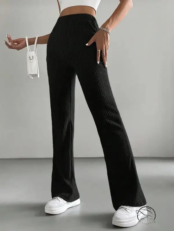 Black ribbed flare-leg casual knitted match pants by Langry