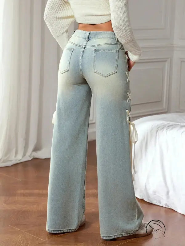 Light-wash wide leg denim pants with lace-up sides in casual fashion