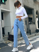Trendy denim trousers: high-waisted light-wash straight-leg with side slits